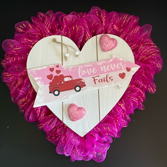 HANDMADE HEART WREATH - Picture 1 of 4